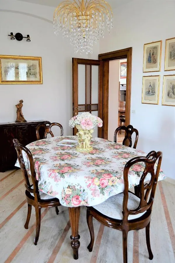 Villa Beatrice Lonato del Garda Italien